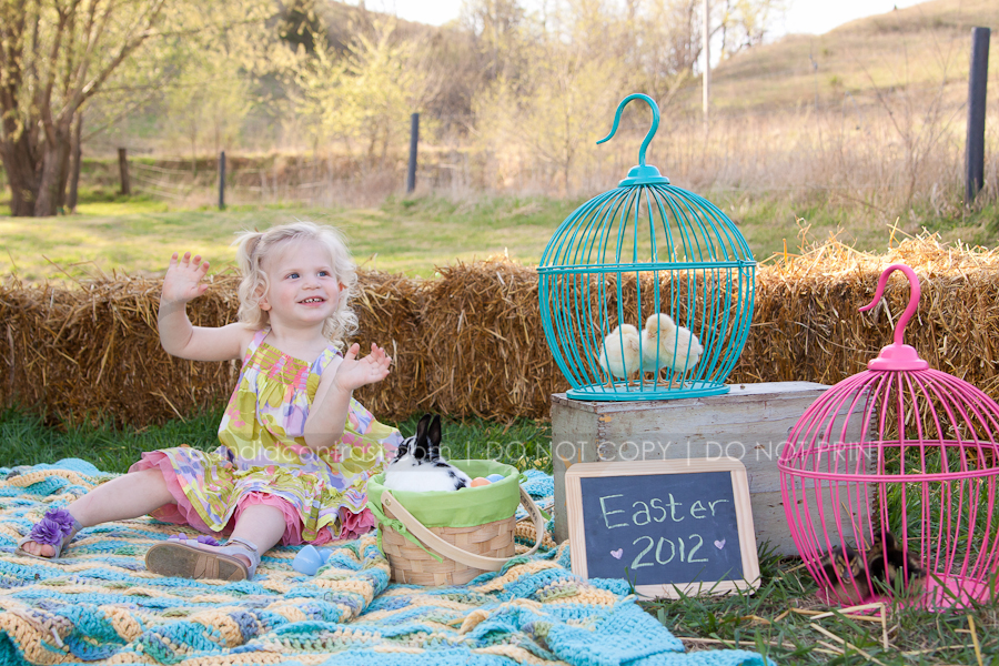 childrens photographer, Bellevue Dubuque Iowa, Easter bunny portraits, Candid Contrast Photography