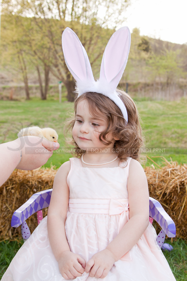 childrens photographer, Bellevue Dubuque Iowa, Easter bunny portraits, Candid Contrast Photography