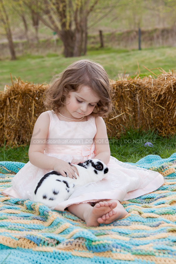 childrens photographer, Bellevue Dubuque Iowa, Easter bunny portraits, Candid Contrast Photography