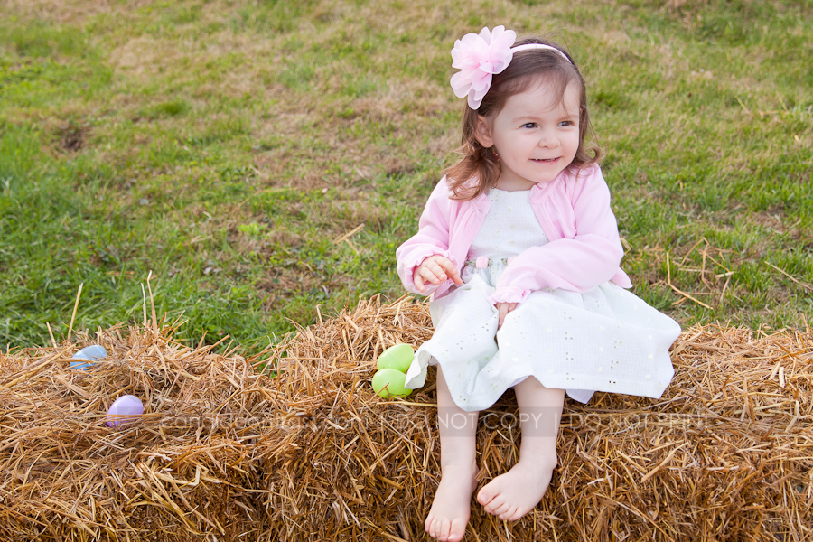 childrens photographer, Bellevue Dubuque Iowa, Easter bunny portraits, Candid Contrast Photography