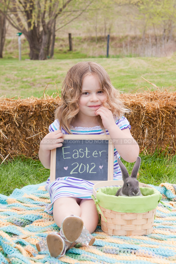 childrens photographer, Bellevue Dubuque Iowa, Easter bunny portraits, Candid Contrast Photography