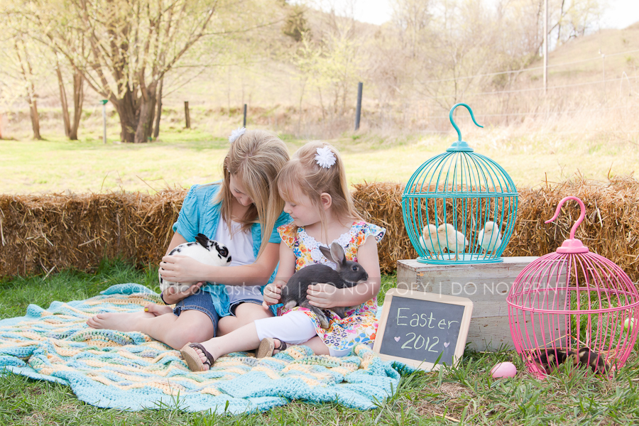 childrens photographer, Bellevue Dubuque Iowa, Easter bunny portraits, Candid Contrast Photography