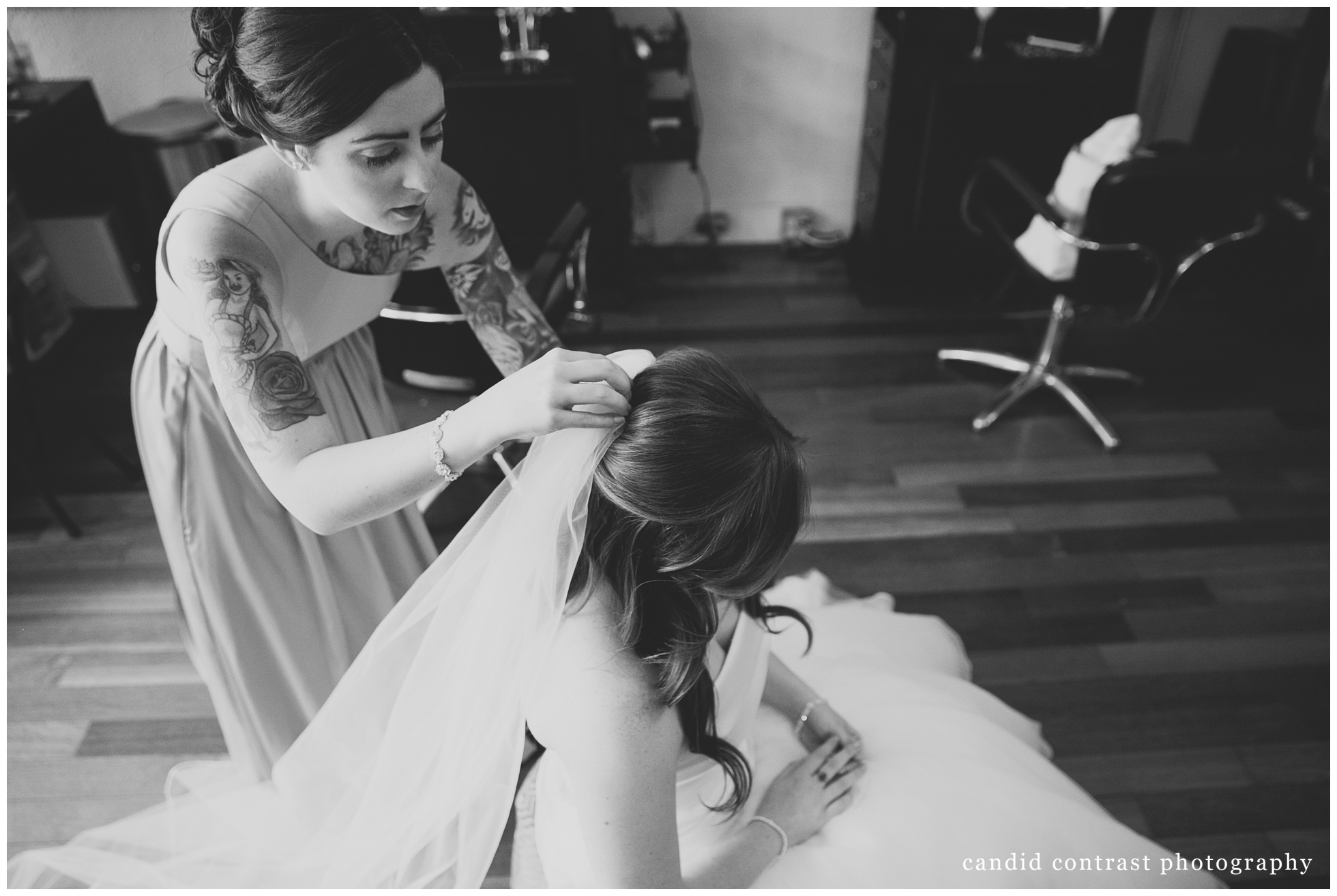 bride getting ready in indulgence salon and spa at dubuque, ia wedding, candid contrast photography