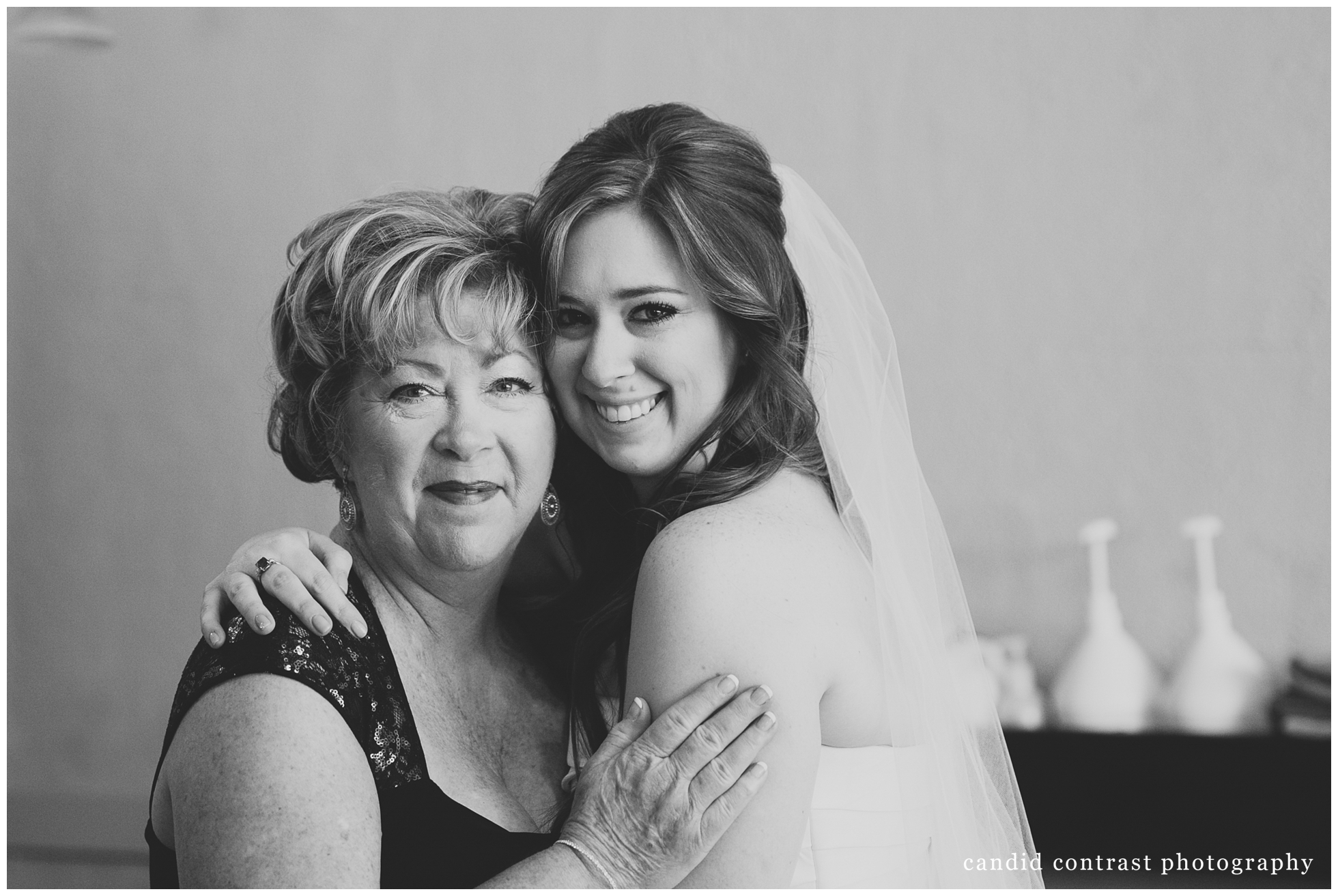 bride getting ready in indulgence salon and spa at dubuque, ia wedding, candid contrast photography