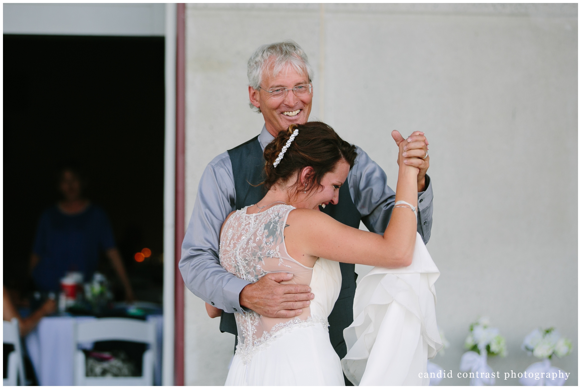father daughter dance at a bellevue iowa outdoor wedding at the shore event center, iowa wedding photographer candid contrast photography