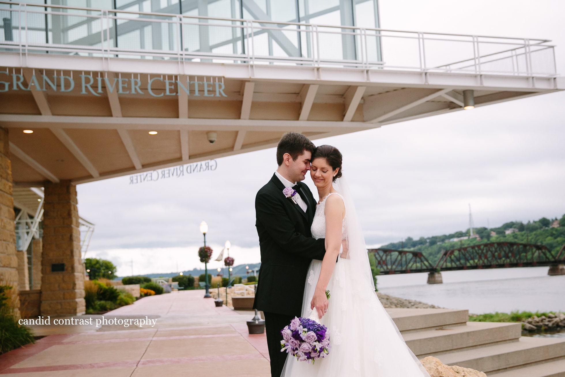 Dubuque iowa wedding at the grand river center, candid contrast photography