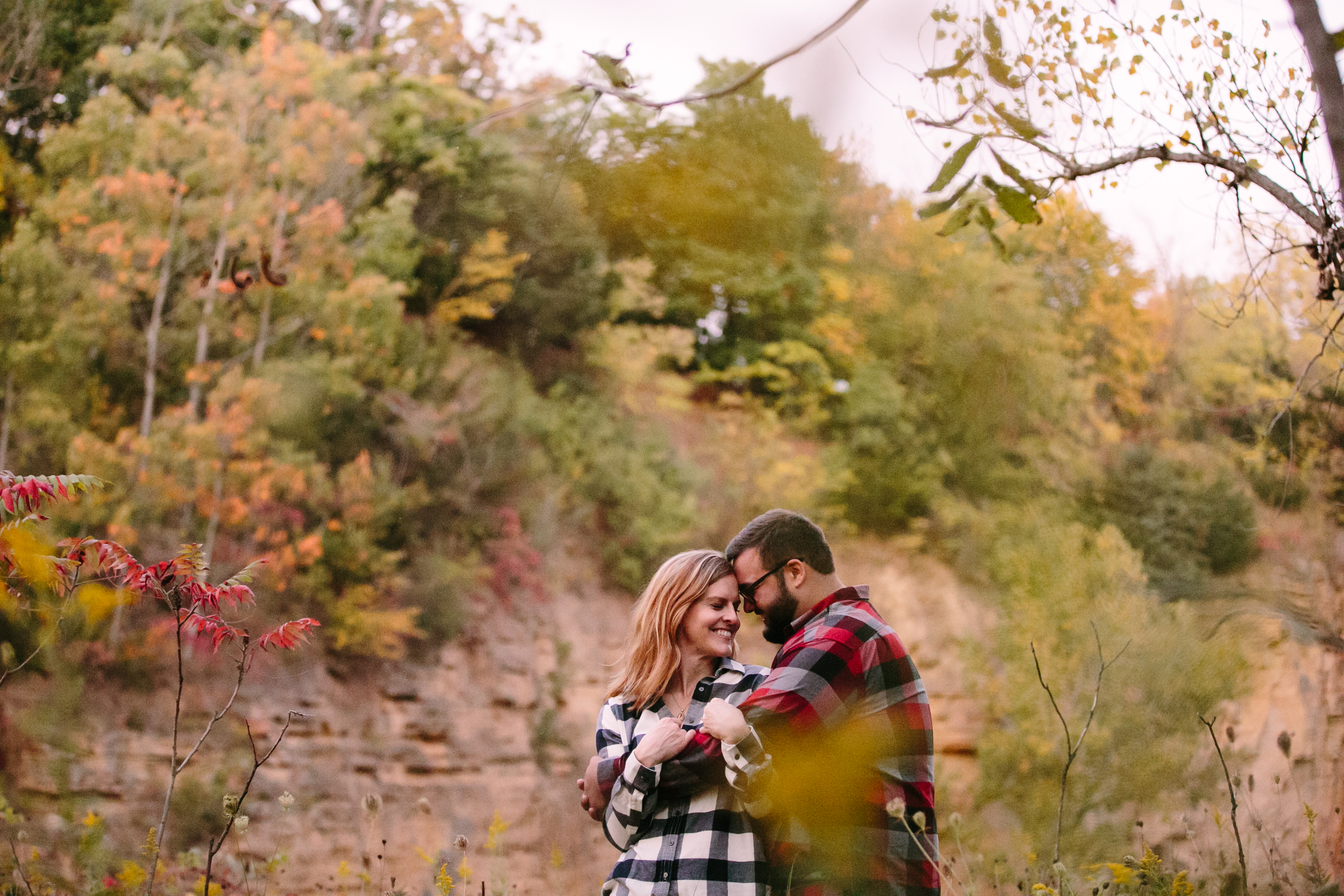 engagement photos overlooking Mississippi Bluffs in Dubuque
