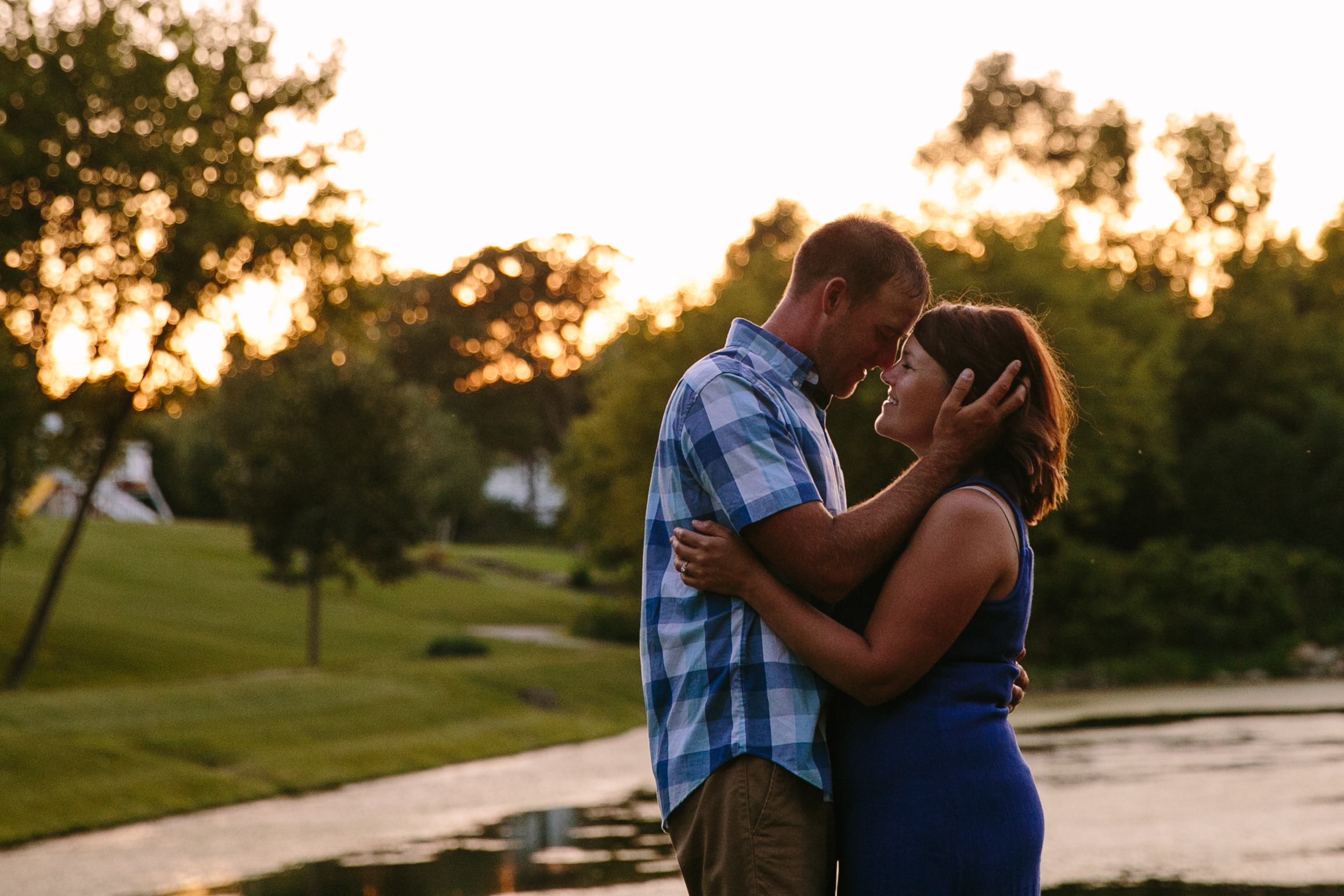 outdoor dubuque engagement session by catherine furlin photography, couple snuggling by asbury lake