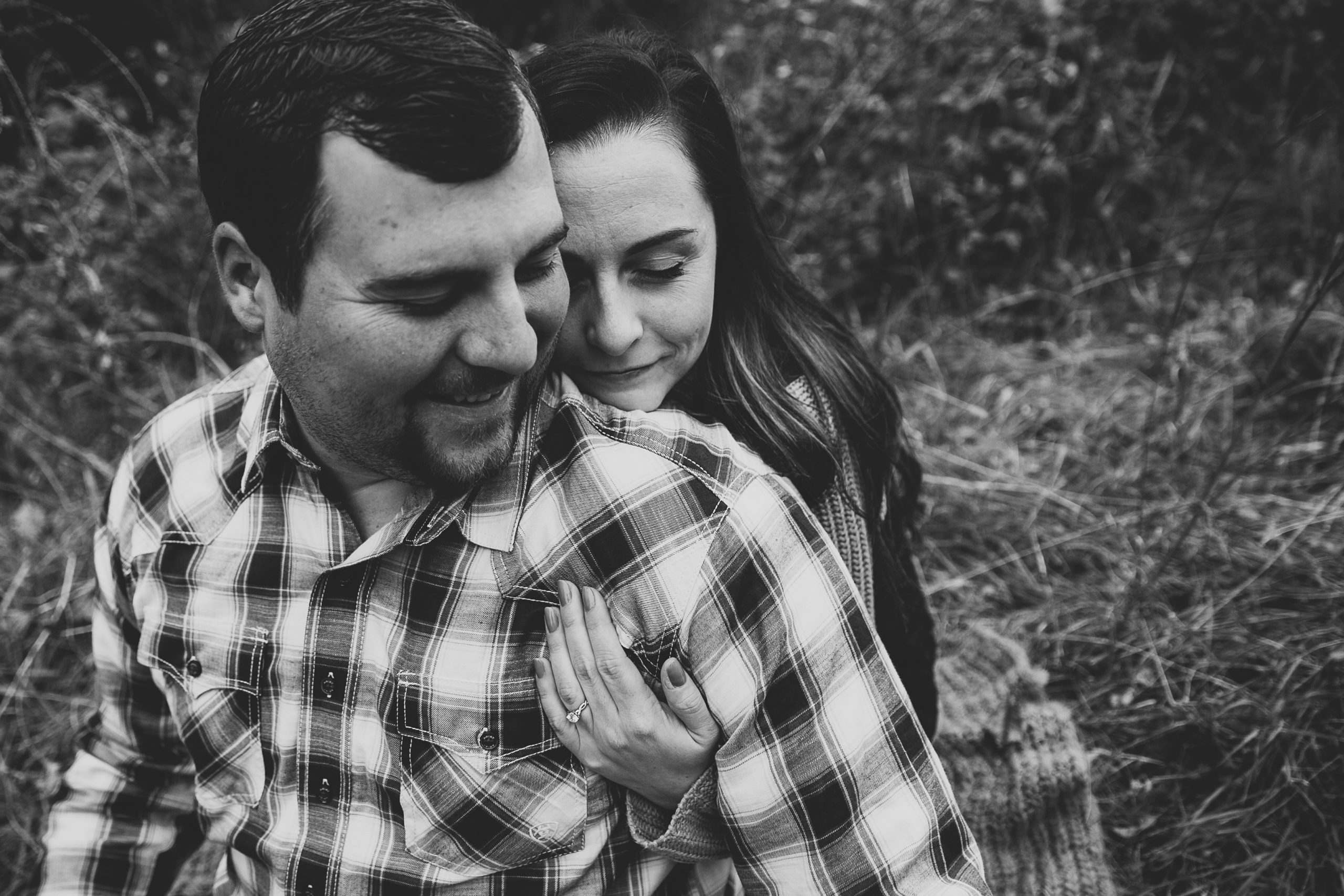 iowa couple cuddles together during engagement photos